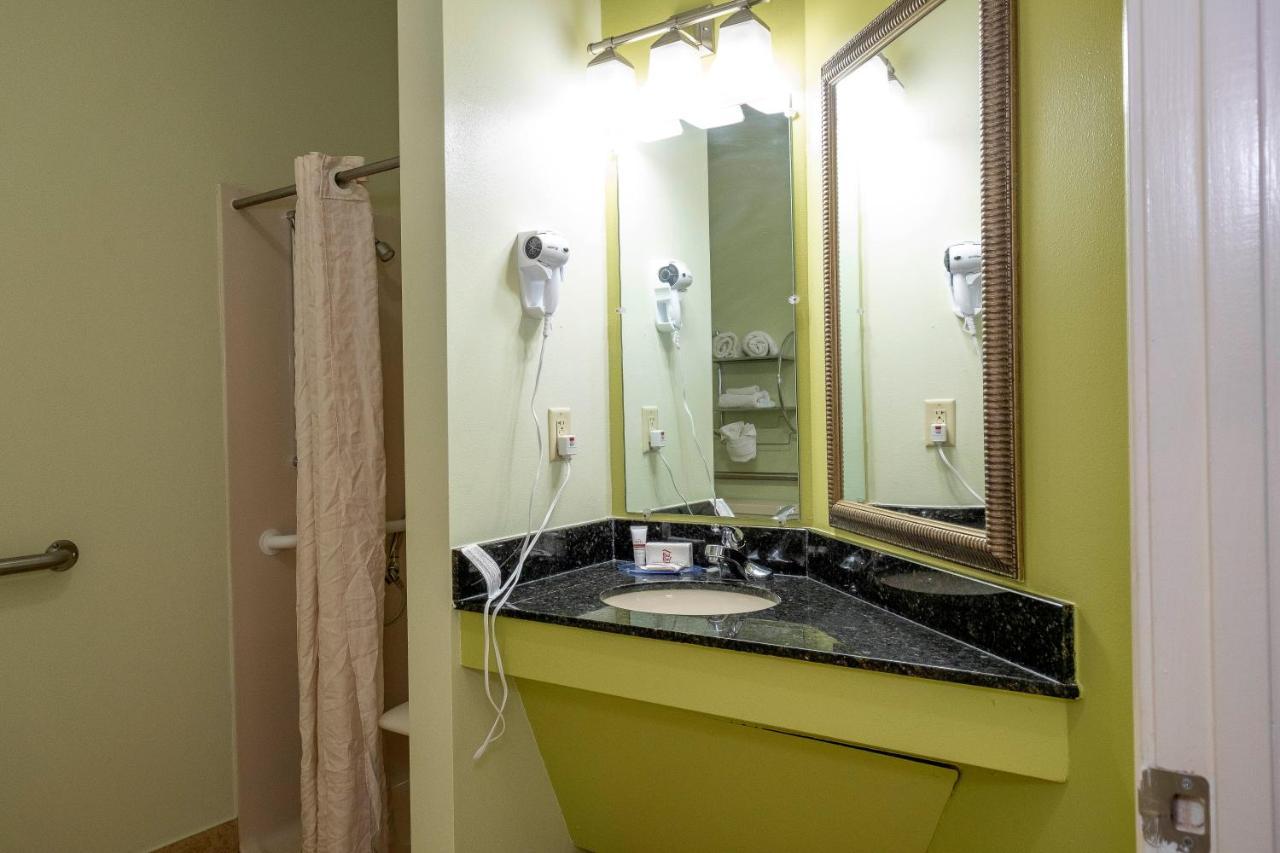 Red Roof Inn & Suites Wilson Luaran gambar