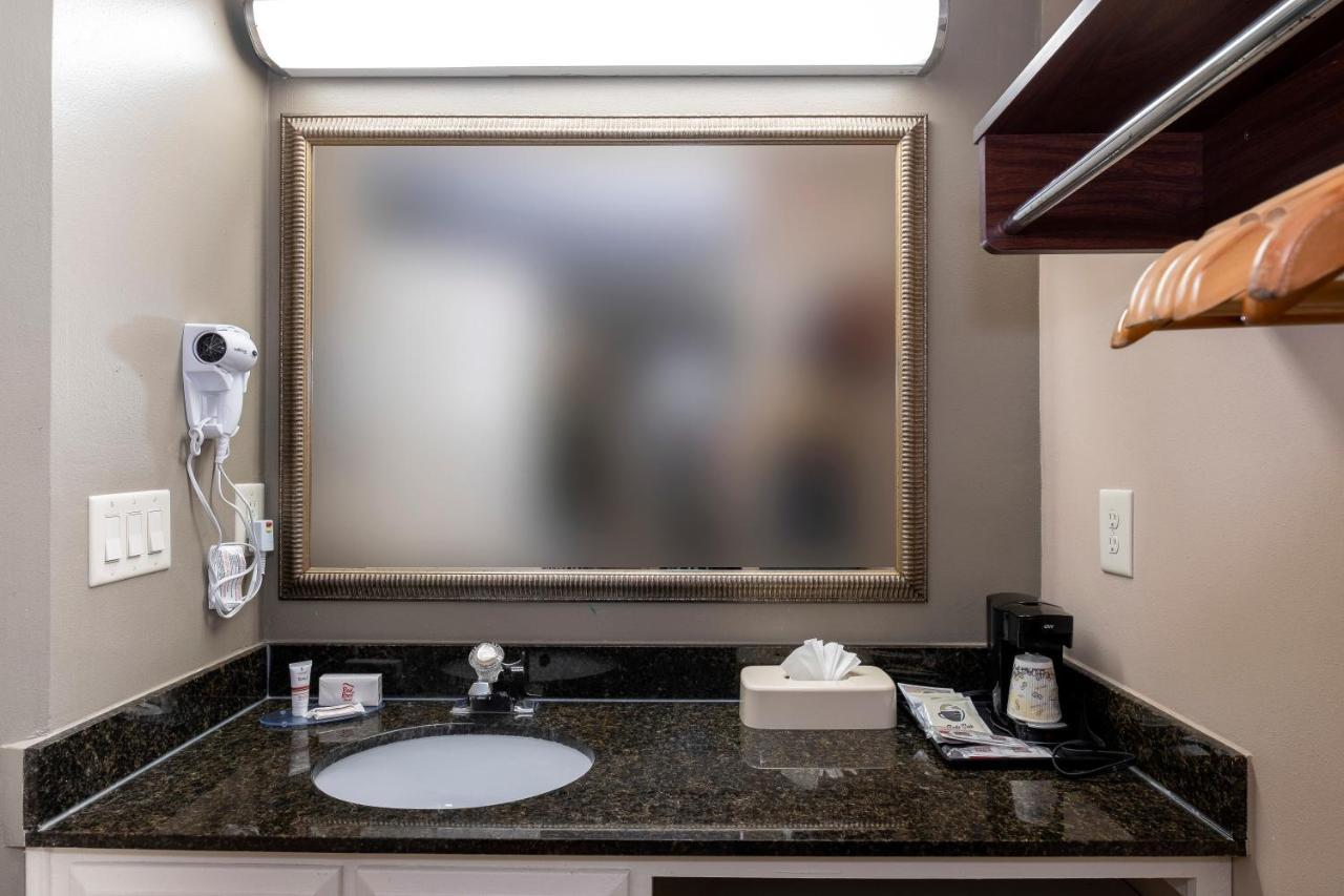 Red Roof Inn & Suites Wilson Luaran gambar